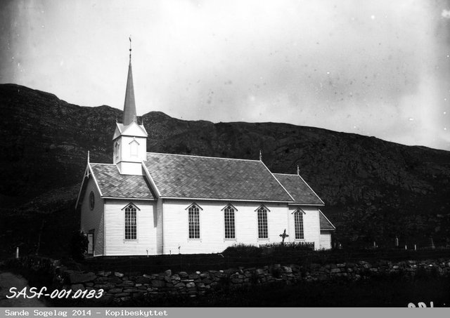 Sande kyrkje.jpg
